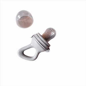 Chupete Fruit Feeder de silicona para bebé en tonos suaves, ideal para introducir frutas de forma segura.