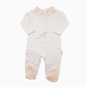 Pijama de bebé con bordado de cigüeña en rosa y cuello polo