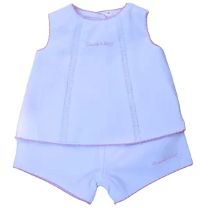 Conjunto de dos piezas para bebé de 3 meses de la marca Chocolat Baby, compuesto por un top sin mangas y unos shorts a juego en color blanco con detalles rosas.