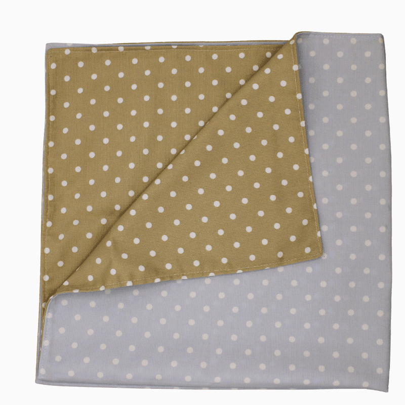 Muselina de piqué beige con lunares blancos de Chocolat Baby